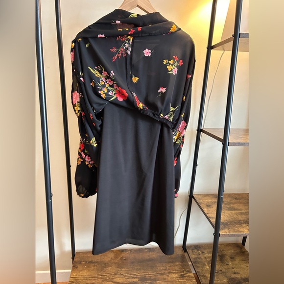 Flower shift dress - Picture 2 of 5